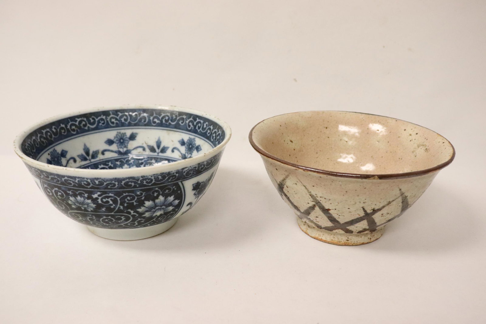 4 antique Japanese kutani pc and a b&w vase: 2 antique Japanese bowls, 2.75"Hx5.6"dia, 2.75"hx5.95"dia