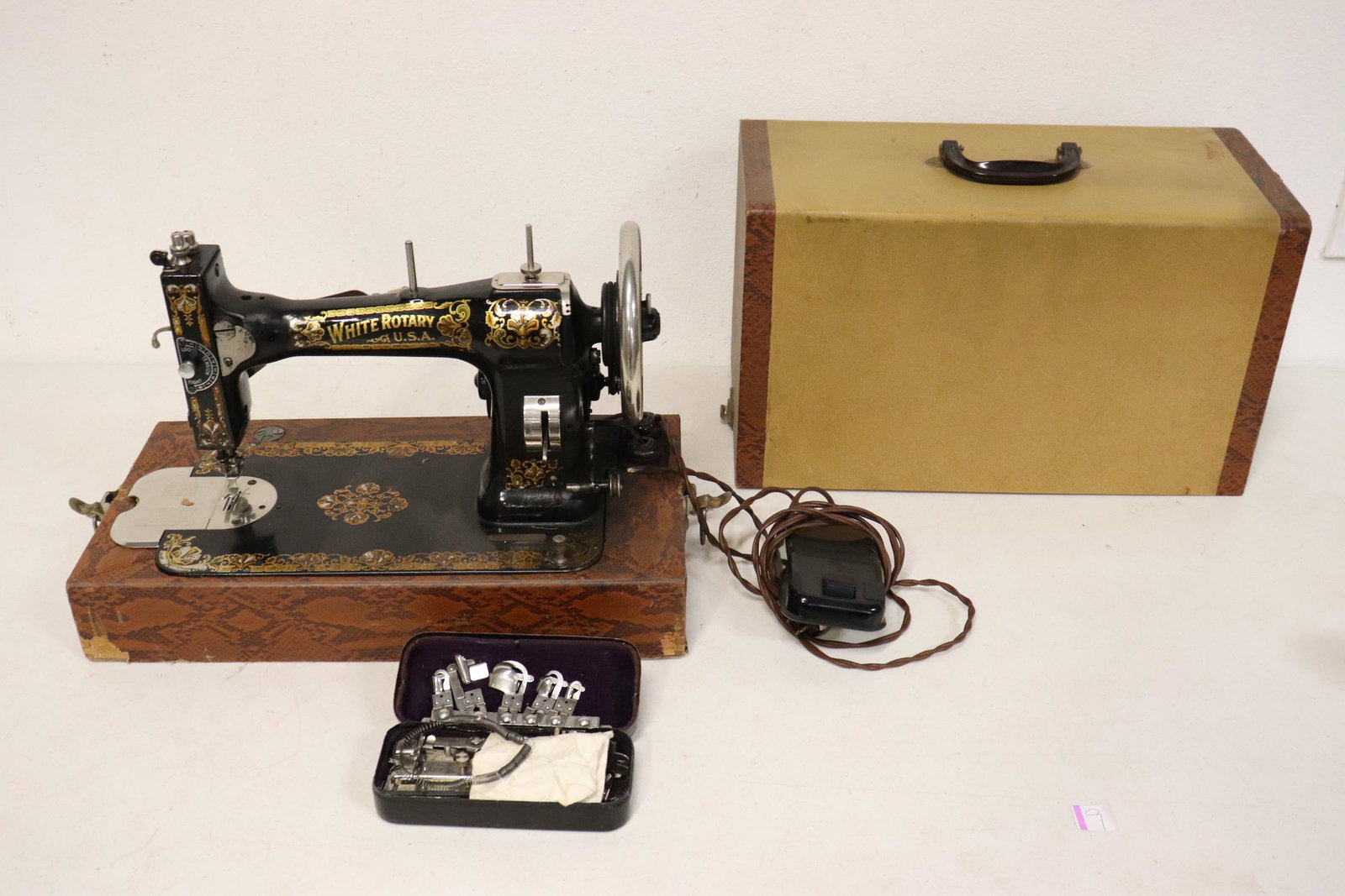 A beautiful rare table top sewing machine by White: A beautiful rare table top sewing machine by White
