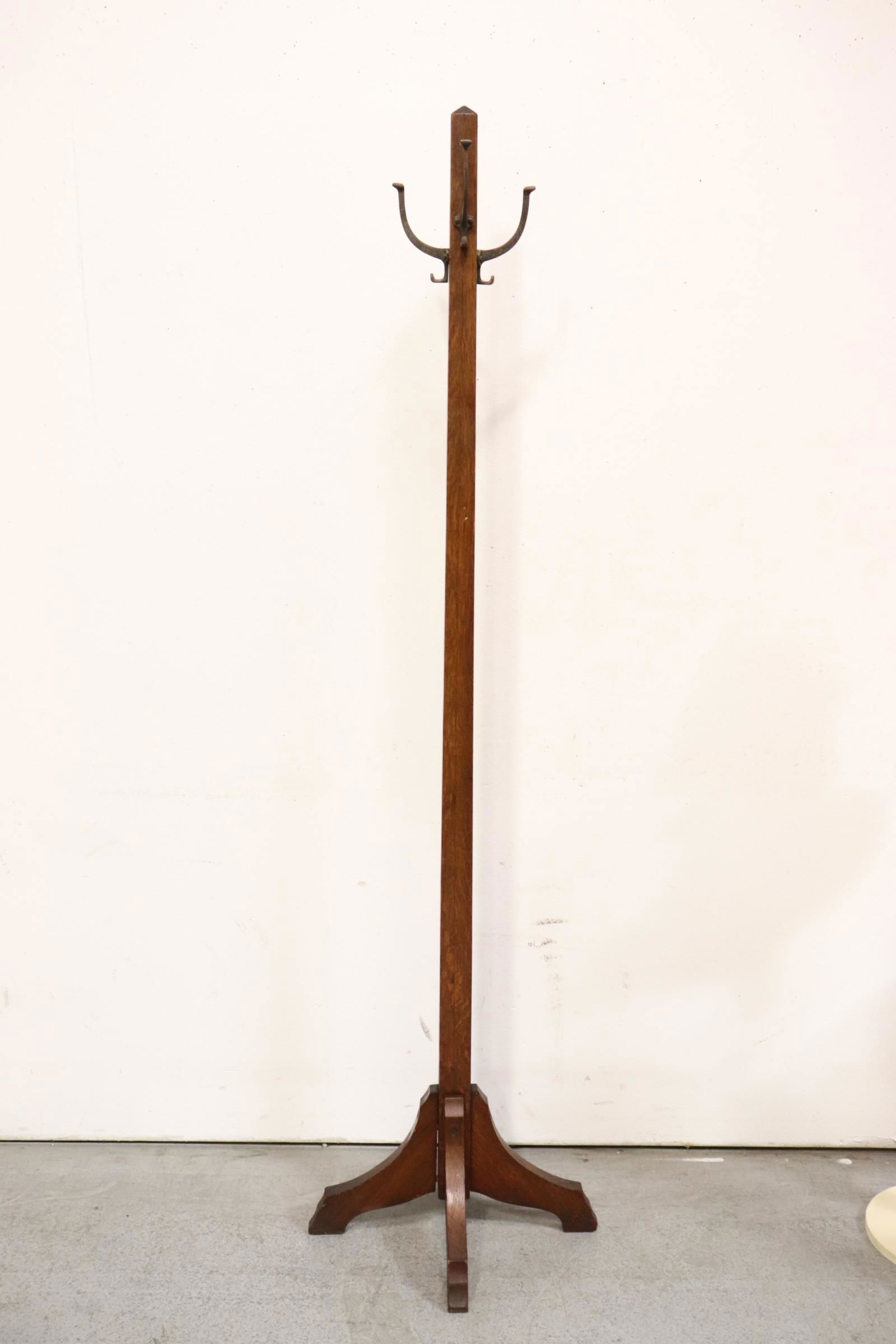 Arts and crafts oak hat/ coat hanger: Arts and crafts oak hat/ coat hanger, 71.25"H