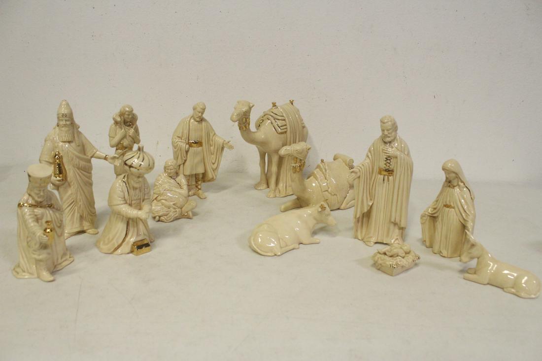 A porcelain nativity set: A porcelain nativity set, 1.6"H - 9.5"H