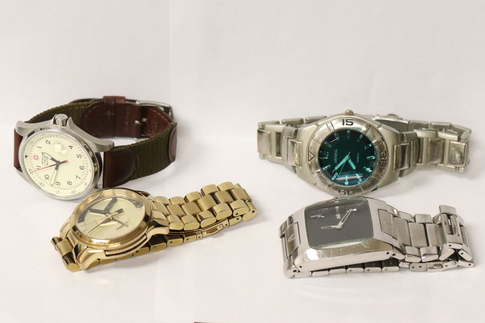 4 man's watches: 4 man's watches; Michael Kors, Nixon, Geneva and Swiss Army watch