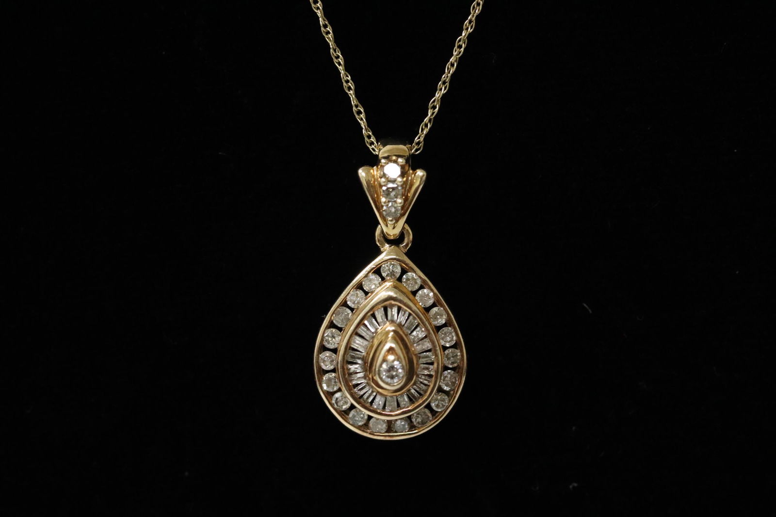 10K rose gold pendant set with diamonds (1 of 11)