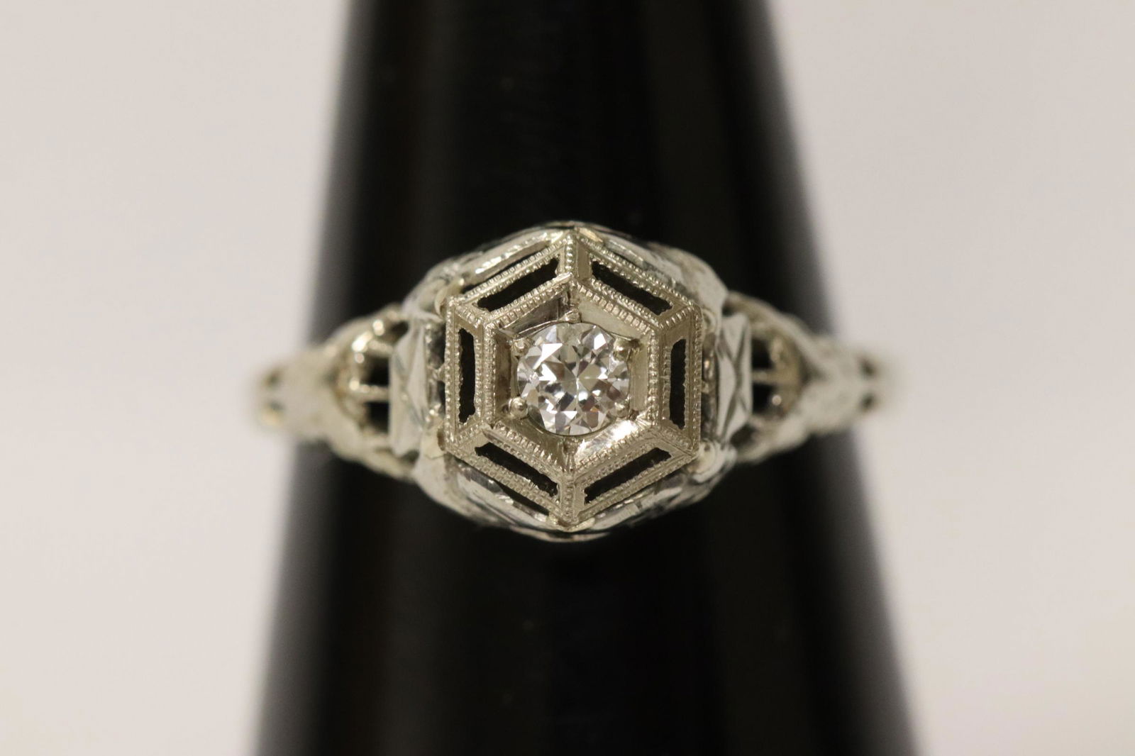 18K W/G art deco diamond ring (1 of 9)