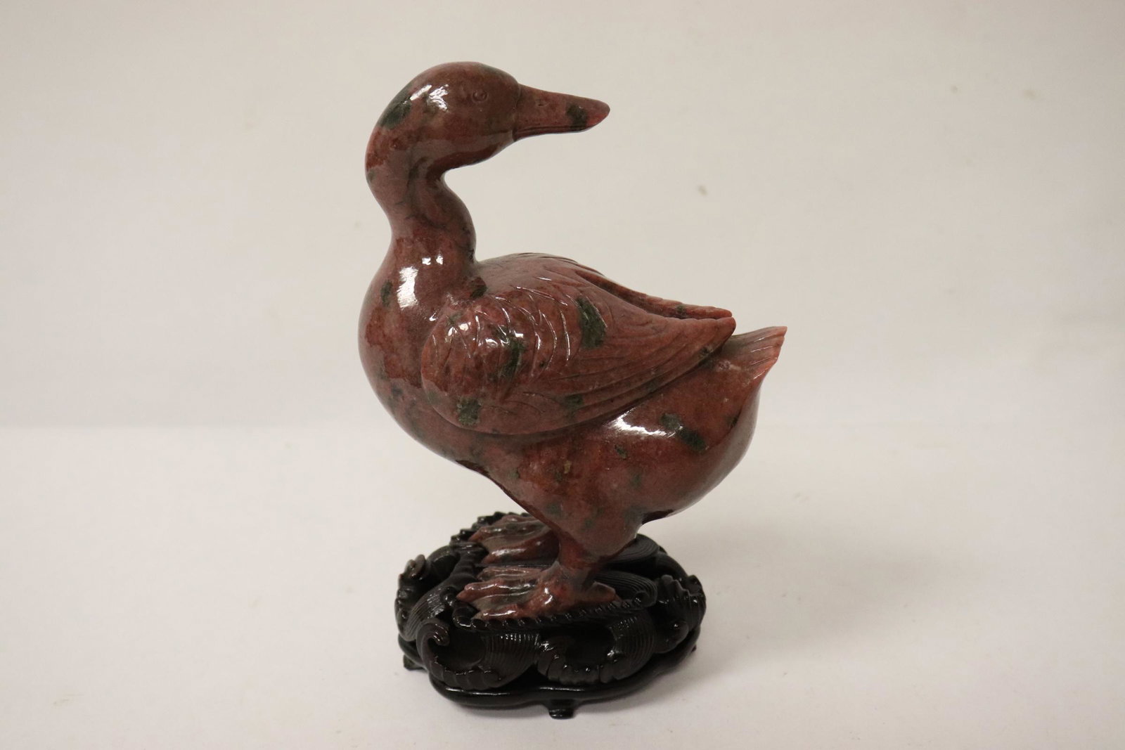 A very fine Chinese jasper stone carved duck: A very fine Chinese jasper stone carved duck (5.1"H)
