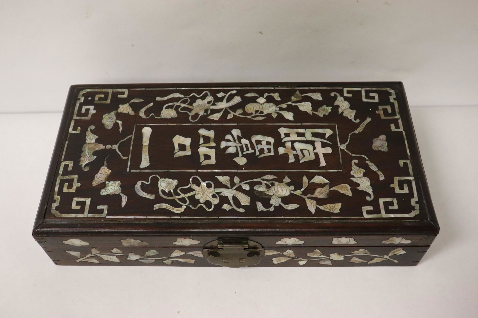 Chinese rosewood box with mother of pearl inlaid (1 of 10)