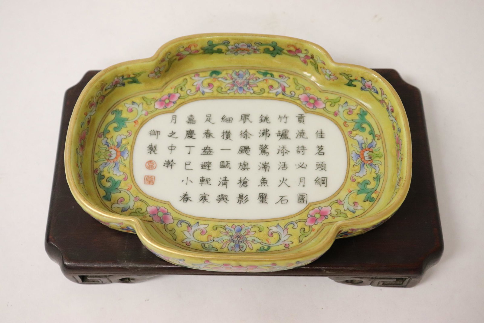 Chinese famille rose porcelain brush wash: A beautiful Chinese famille rose porcelain brush wash with calligraphy, 1.05"Hx6.2"x4.65"