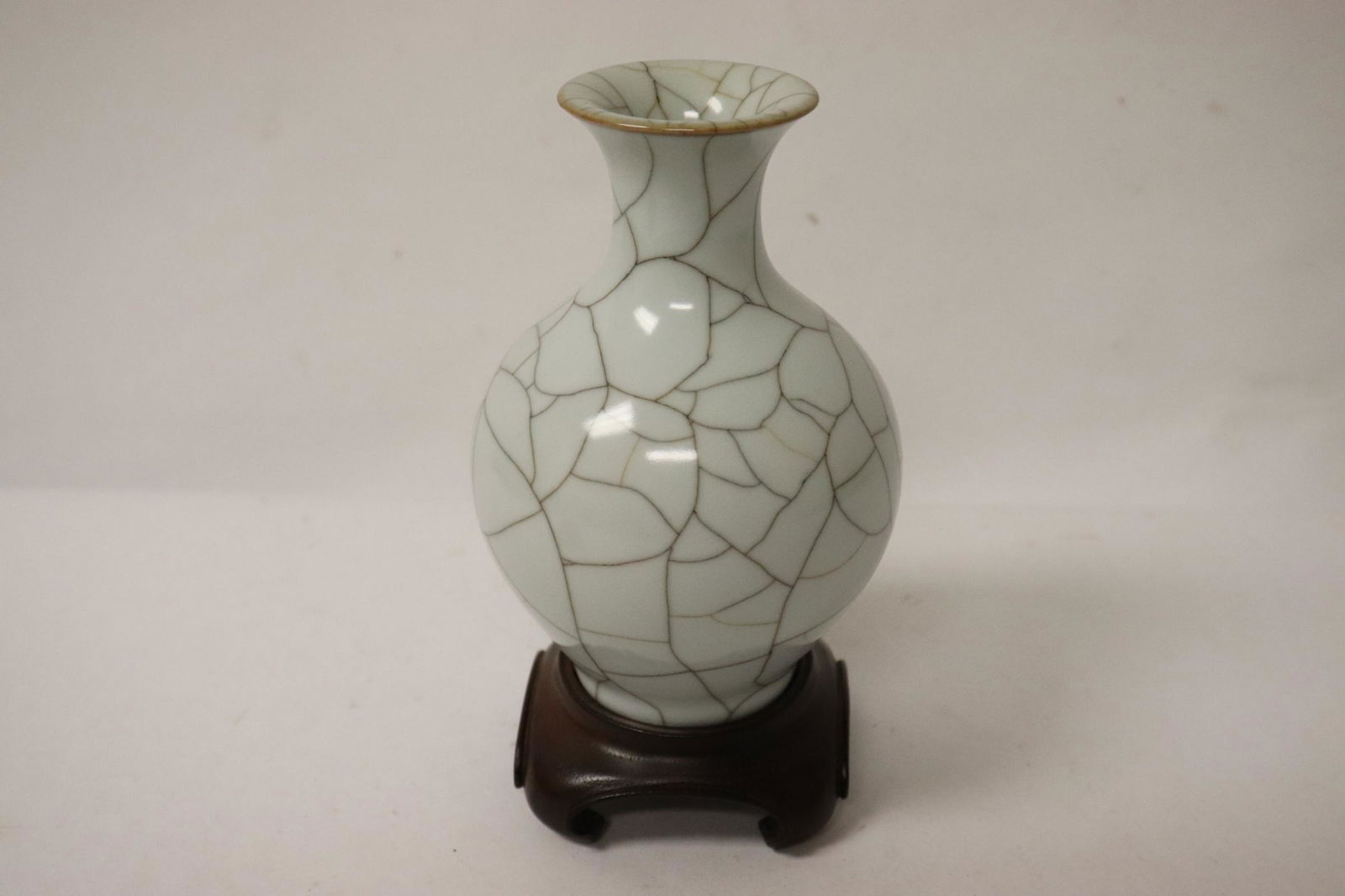 Chinese Song style crackleware vase (1 of 9)