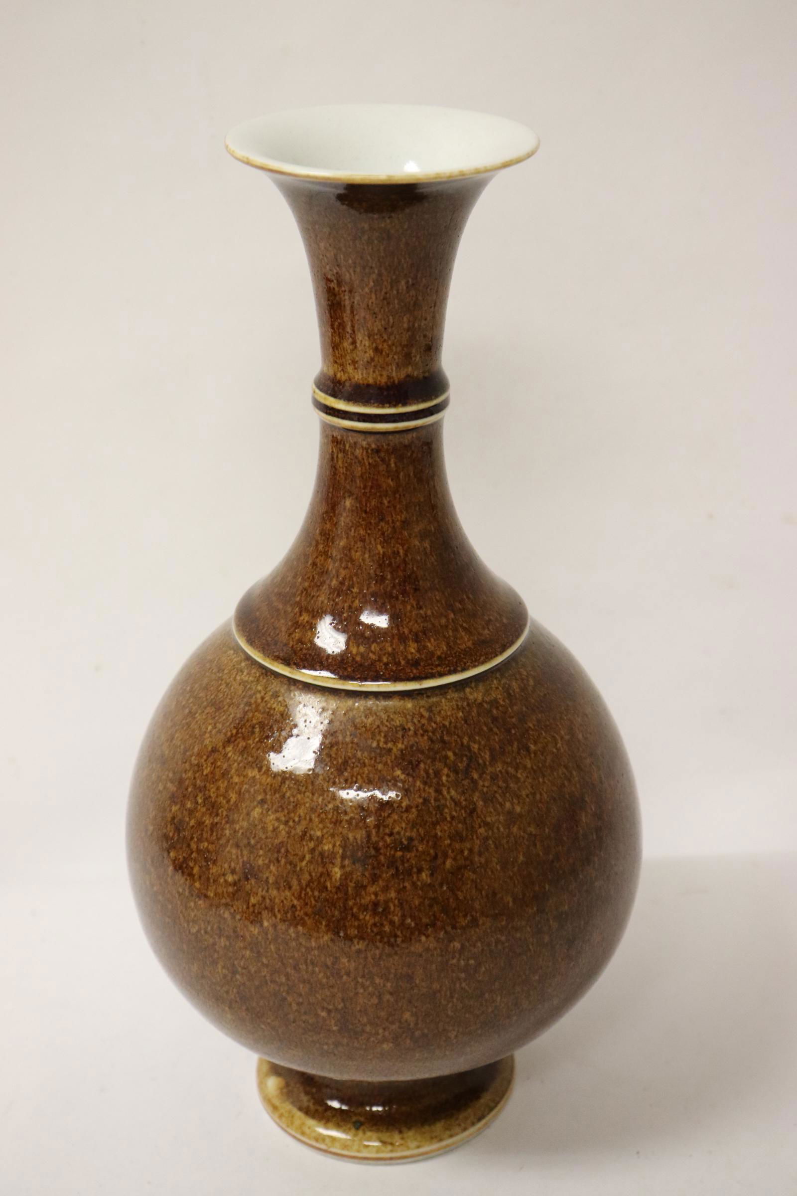 A fine Chinese brown glazed porcelain vase (1 of 10)