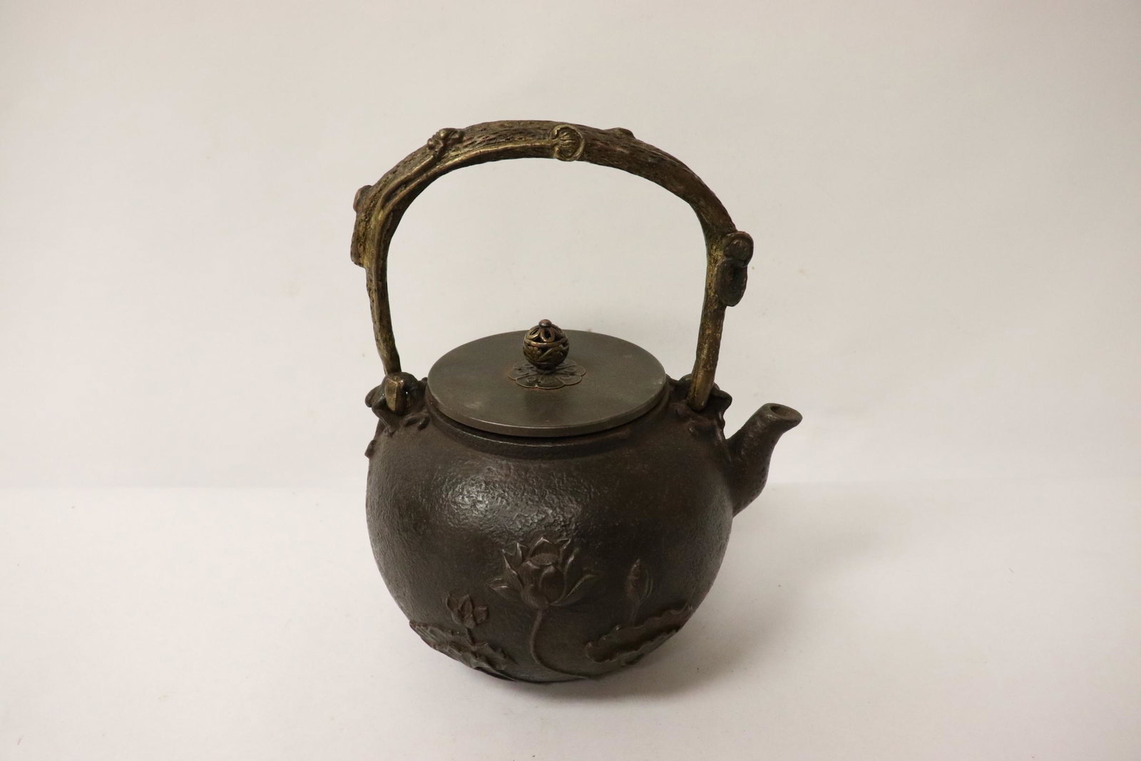 Chinese cast iron teapot: Chinese cast iron teapot, 8.75"Hx7"x6"