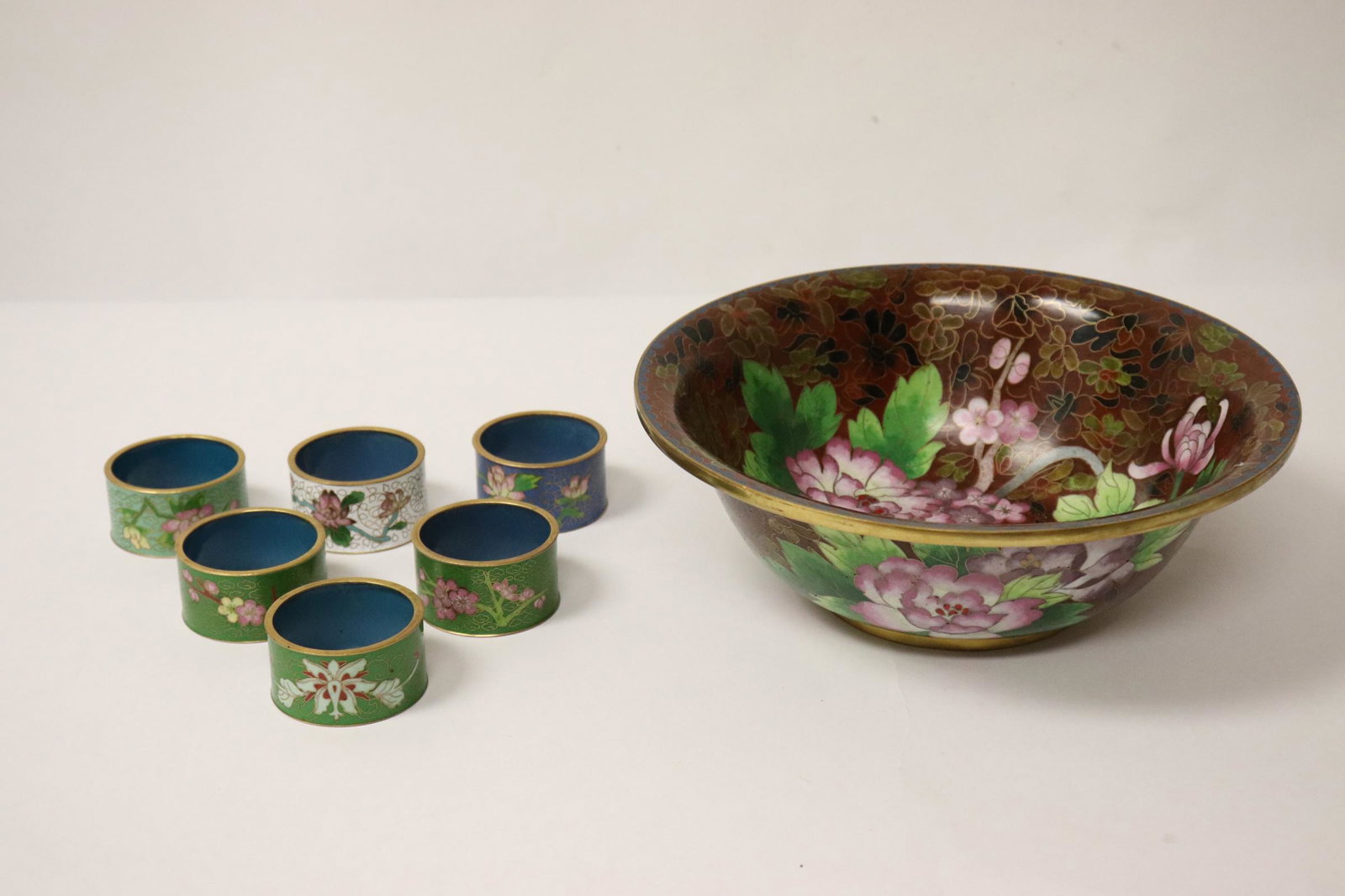 Large cloisonne bowl, and 6 cloisonne napkin rings: Large cloisonne bowl (3.18"Hx9.15"dia), and 6 cloisonne napkin rings (1.18"Hx2.03"dia each)