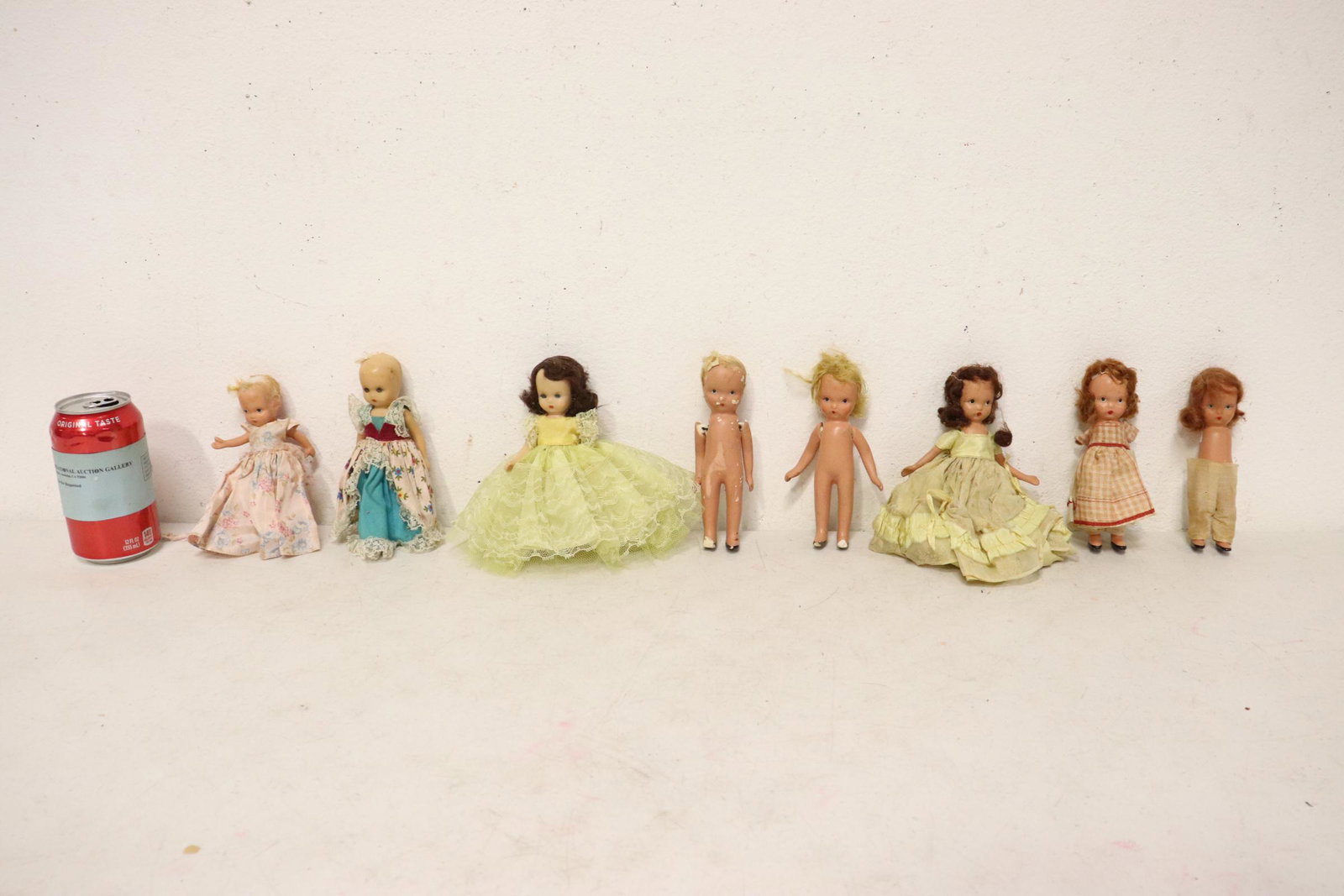 Lot of storybook dolls; 3 missing hands (1 of 9)