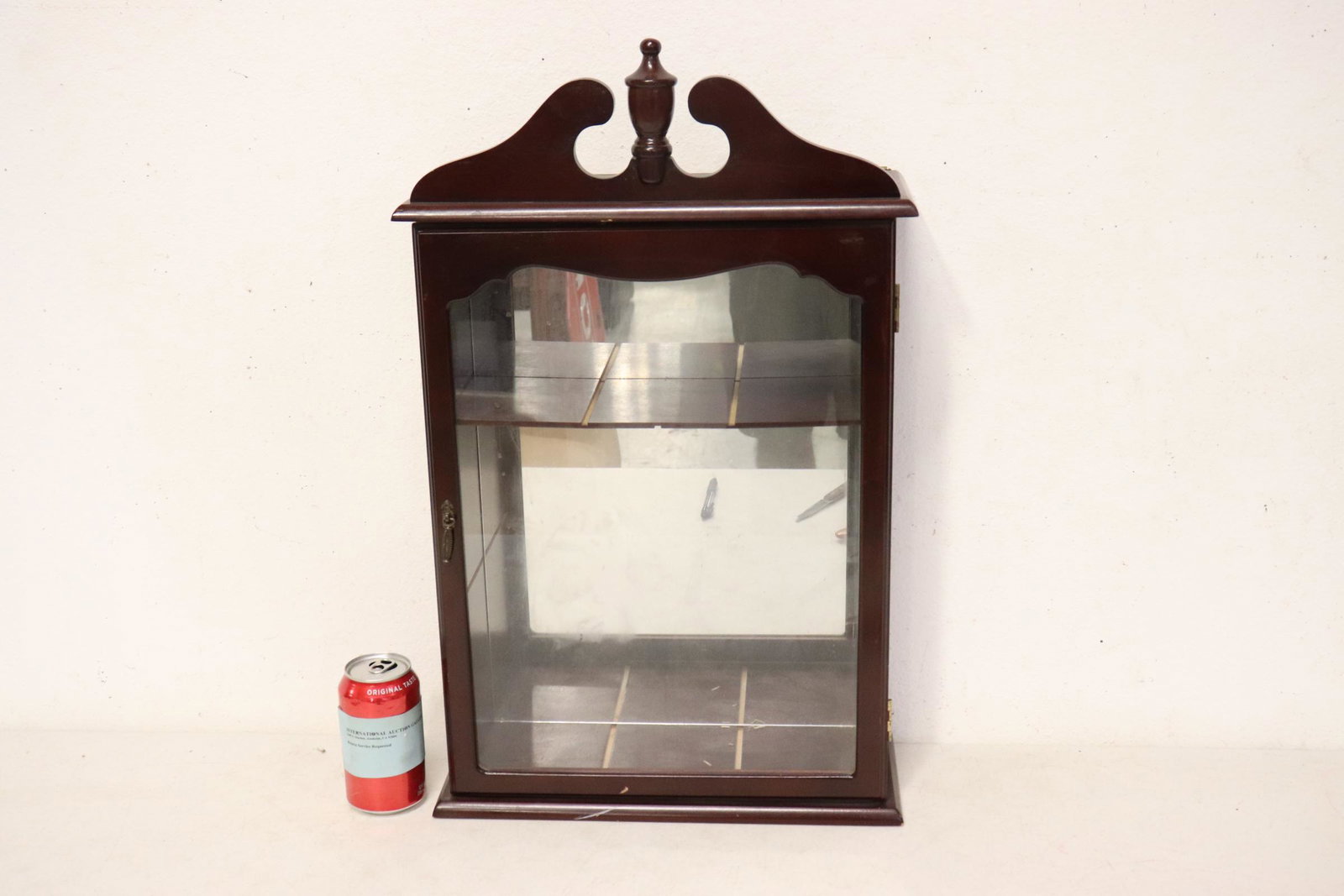 Wall hanging display case (1 of 8)