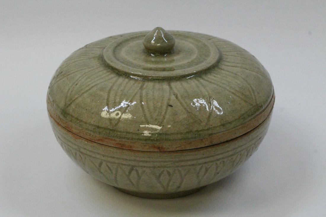 Chinese Song/ Yuan dynasty covered porcelain box (1 of 10)