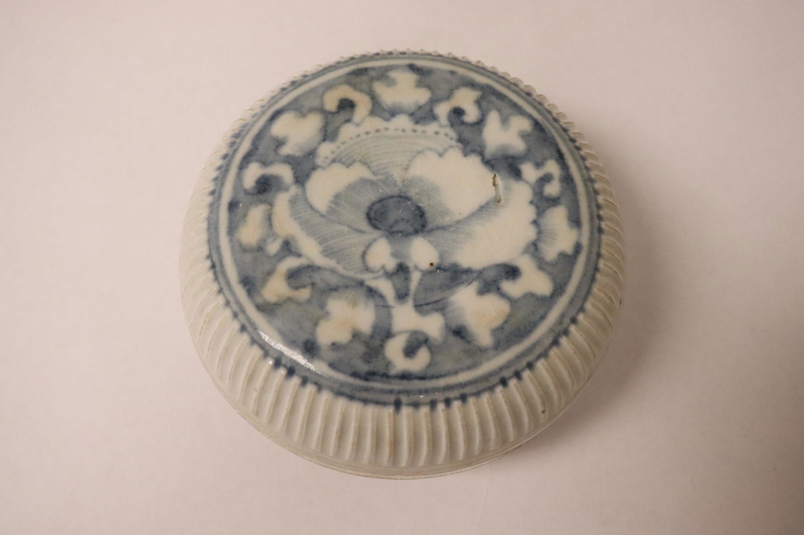 Chinese antique blue and white covered box: Chinese antique blue and white covered box, inside rim chip, 3.38"Hx6.2"dia