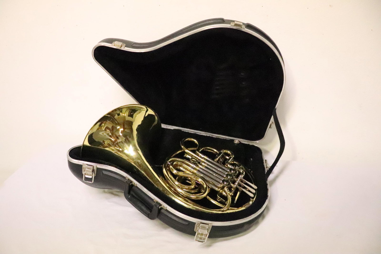 Conn 6D double French horn: Conn 6D double French horn