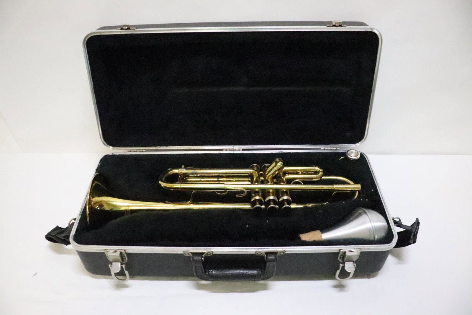 A custom built trumpet by Kanstul Musical: A custom built trumpet by Kanstul Musical
