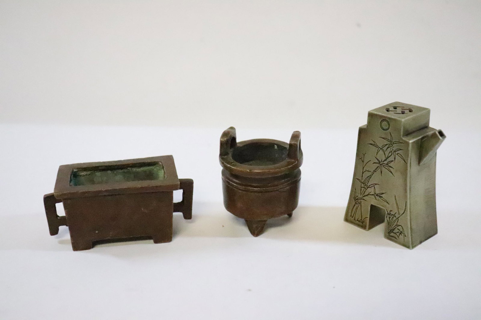 3 bronze/ brass ornaments: 3 bronze/ brass ornaments, 2.5"Hx1.85"x0.95", 1.35"Hx3"x1.5", 2"Hx1.65"dia