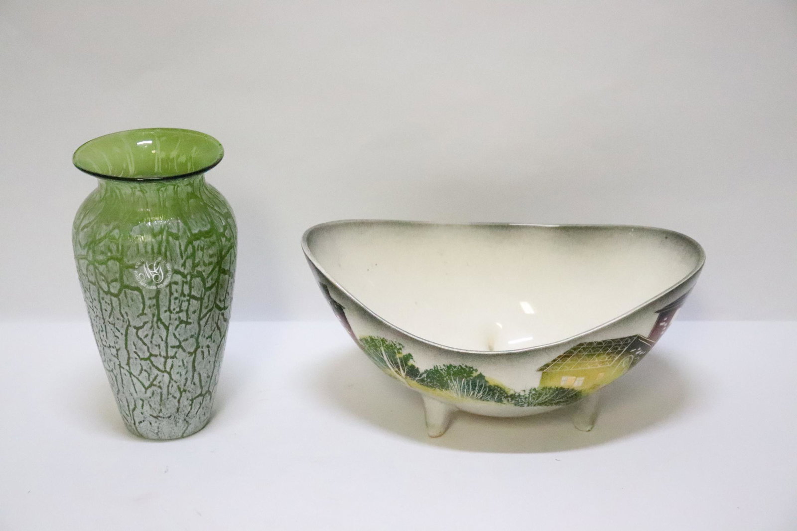 A Sascha Brastoff bowl, and a modern glass vase: A Sascha Brastoff bowl (5"Hx10.63"x6.25"), and a modern glass vase (7.75"Hx4"dia)
