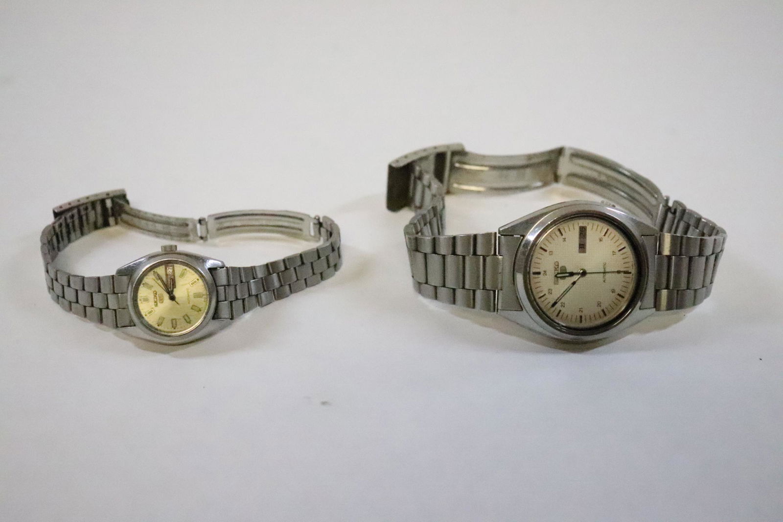 2 Seiko #5 sport automatic week/ date wrist watches (1 of 10)