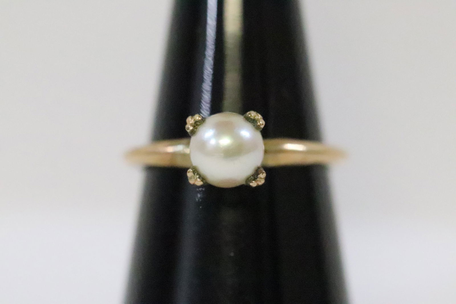 Victorian 10K Y/G cultured pearl ring (1 of 10)