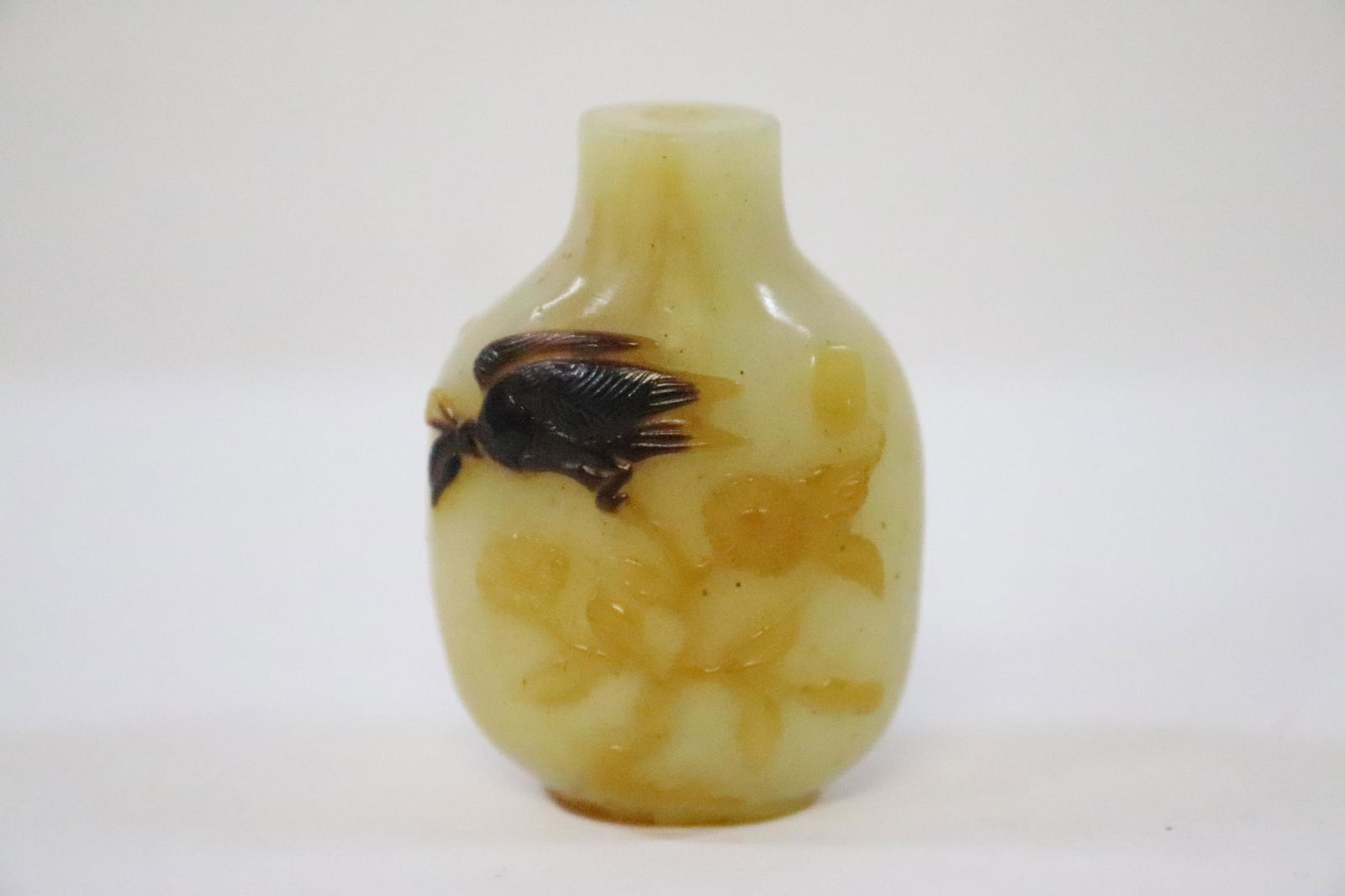 Chinese yellow overlay Peking glass snuff bottle (1 of 9)