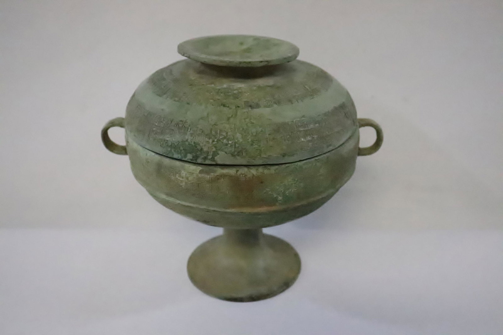 Chinese archaic style bronze sculpture of dou: Chinese archaic style bronze sculpture of dou, 7"Hx7.7"x6.2"
