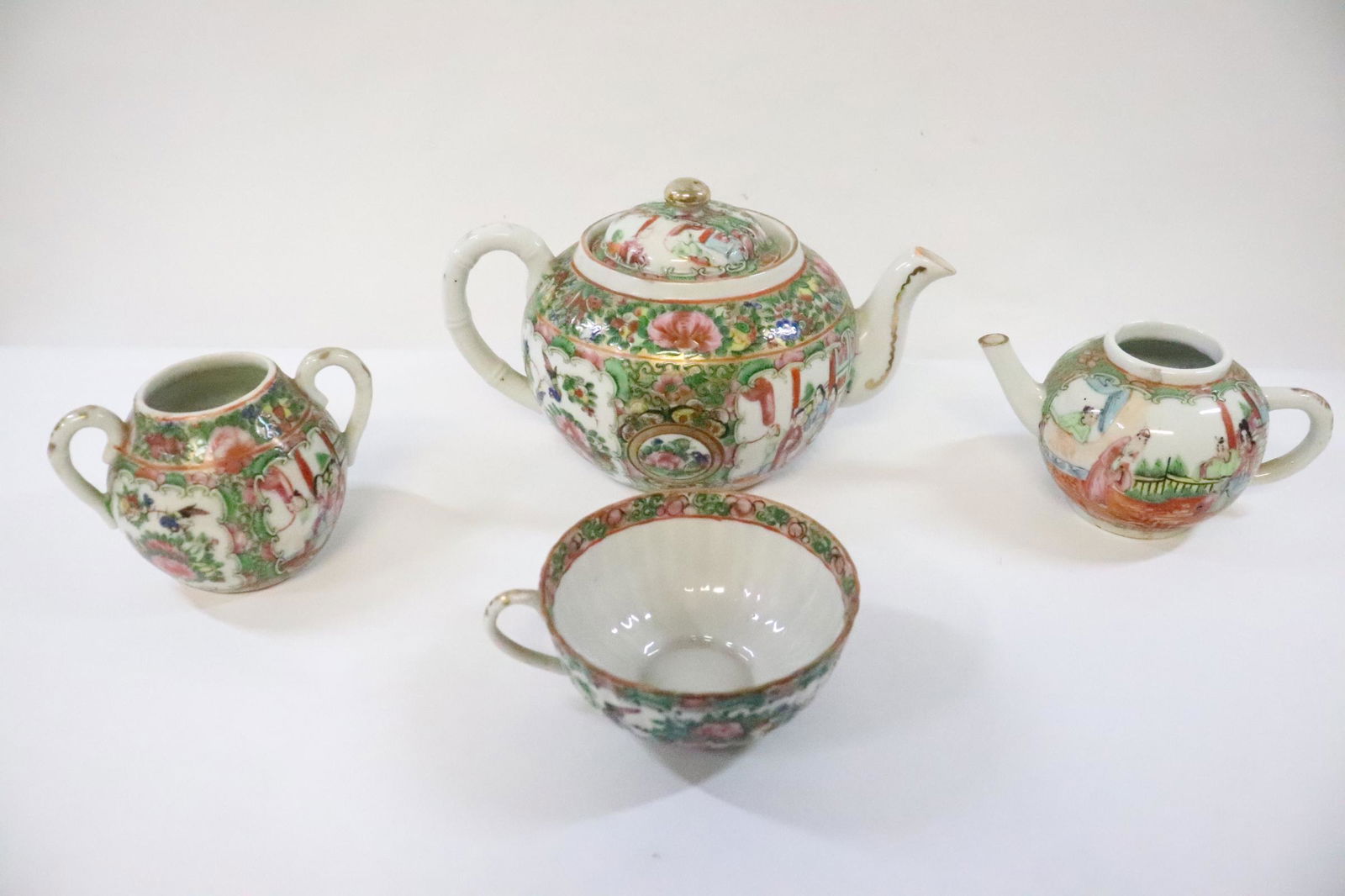 4 piece Chinese antique rose canton porcelain: 4 piece Chinese antique rose canton porcelain; teapot, creamer, sugar and a tea cup