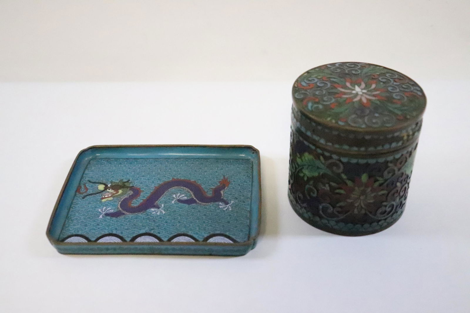 Chinese vintage cloisonne box and a cloisonne plate (1 of 10)