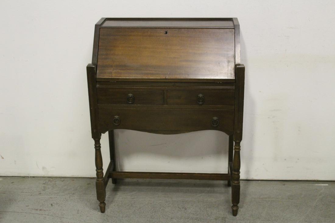 American early 20th c. drop front desk: American early 20th century arts and crafts style drop front desk, 38.63"Hx29.2"x14"