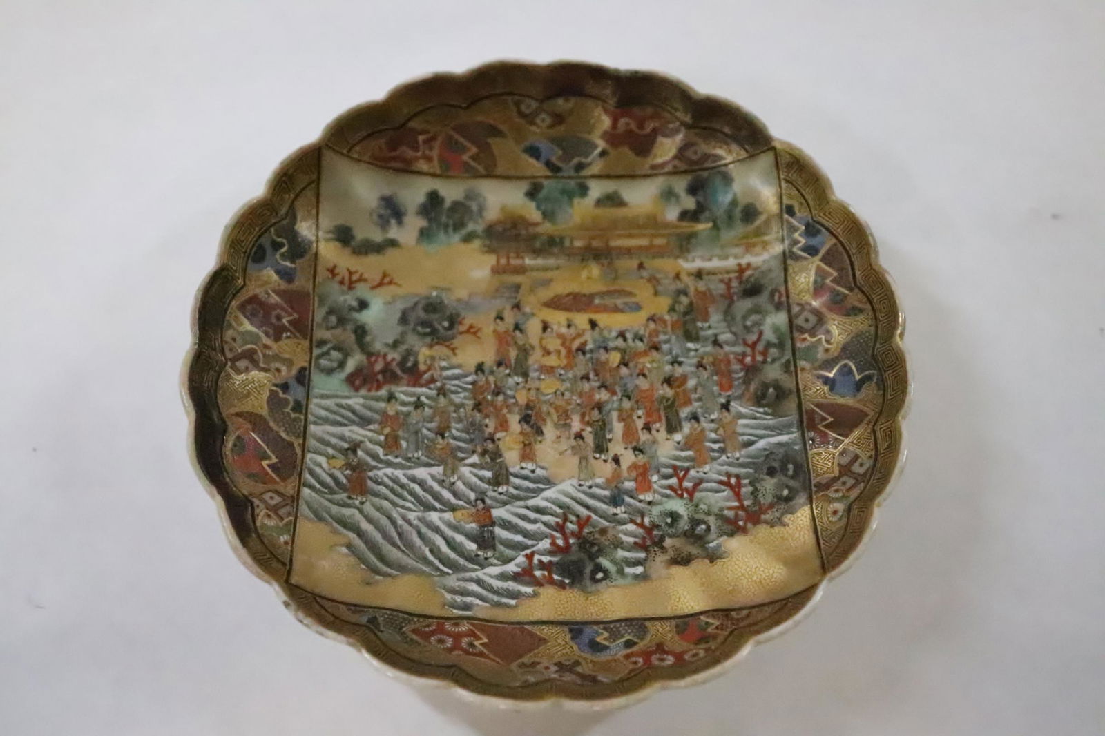 A fine Japanese antique satsuma small plate: A fine Japanese antique satsuma small plate, 1.1"Hx5"dia