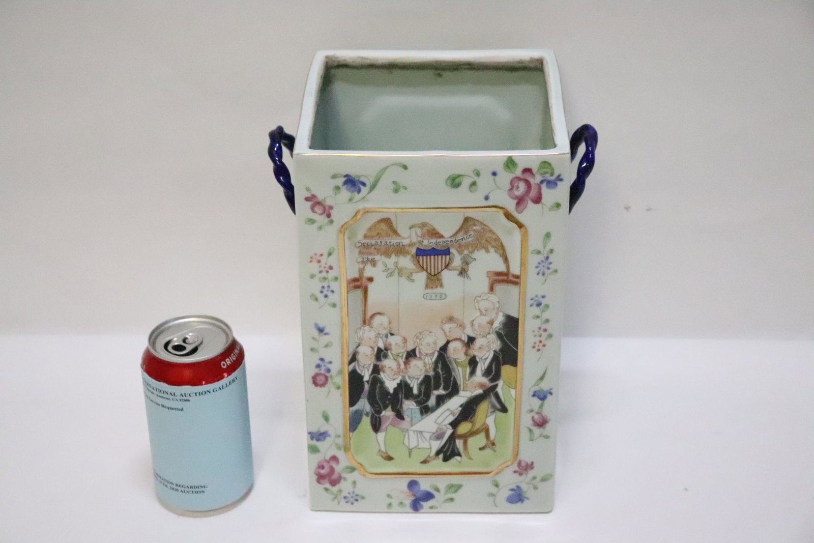 Chinese export square porcelain vase: Chinese export square porcelain vase, 10.4"Hx8.1"x6.35"