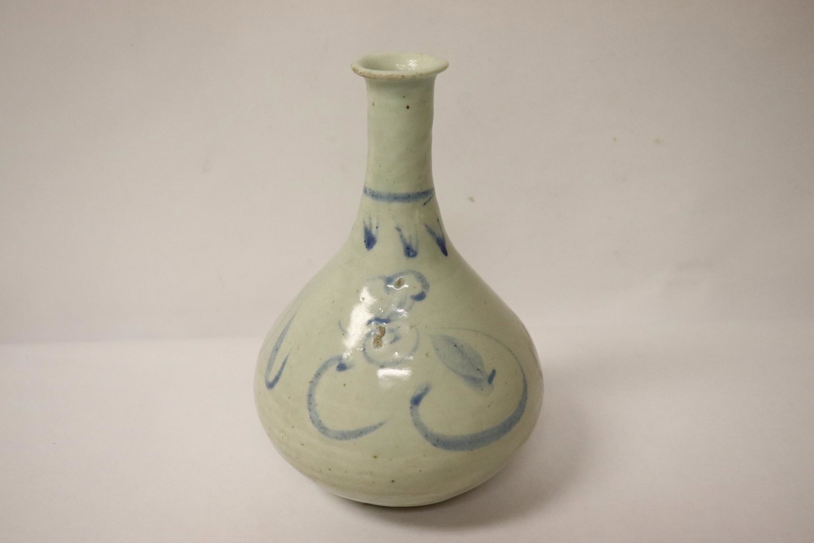 Vintage Korea b&w porcelain bottle vase: Vintage Korea blue and white porcelain bottle vase, 7.85"Hx5.2"dia