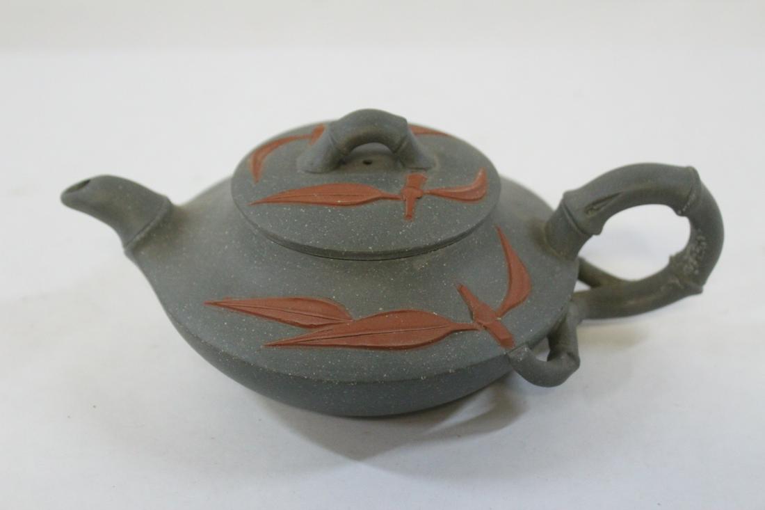 A Yixing teapot: A Yixing teapot, 2.9"Hx7.1"x4.5"