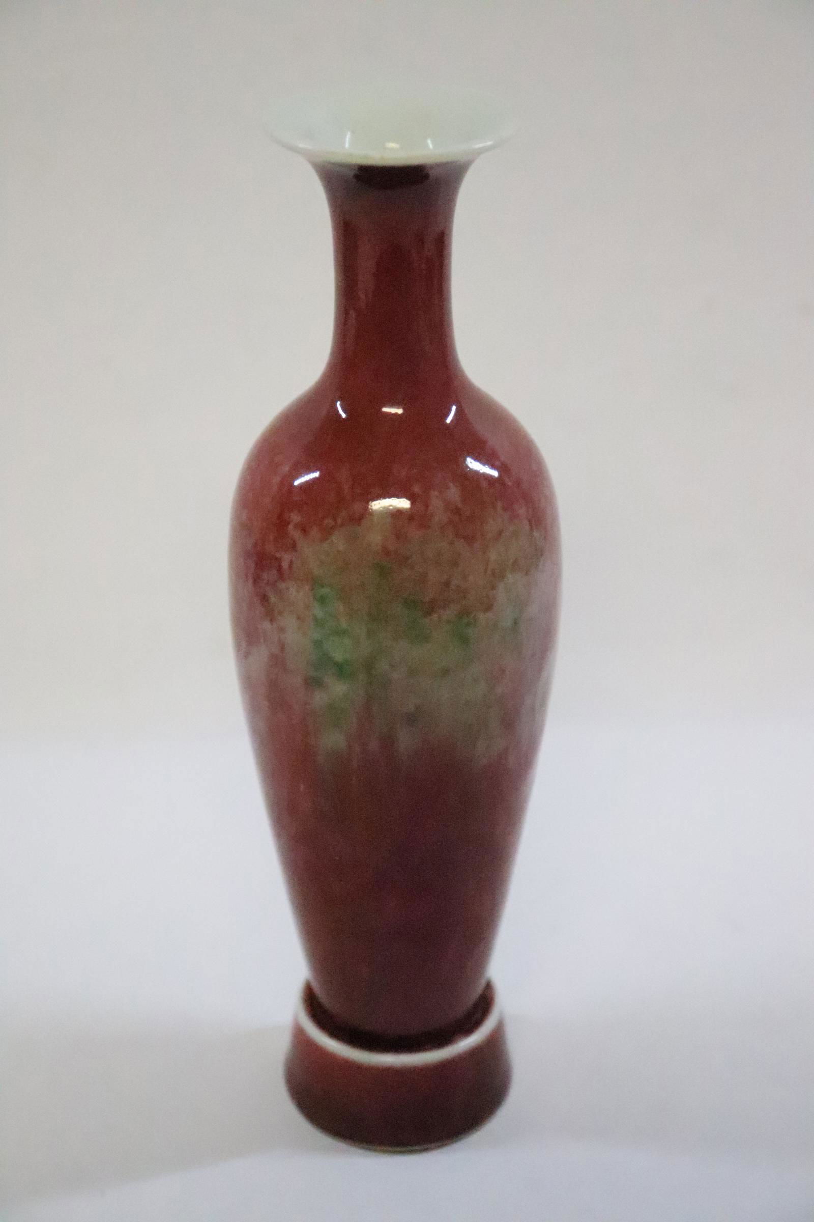 Chinese porcelain vase with porcelain stand (1 of 10)