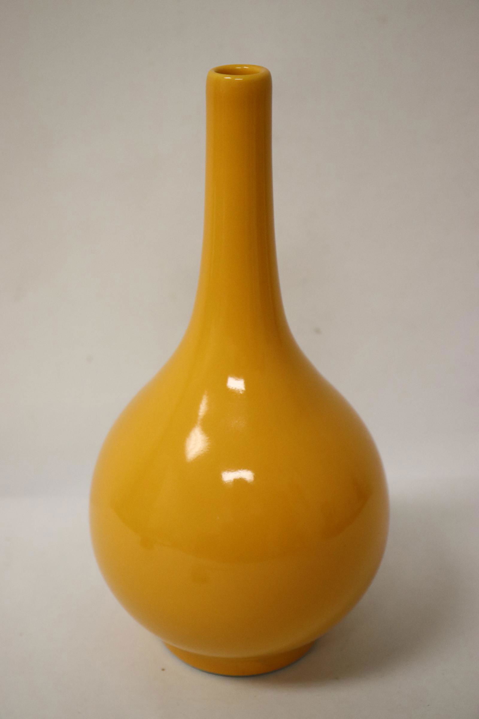 Chinese yellow glazed porcelain bottle vase (1 of 9)