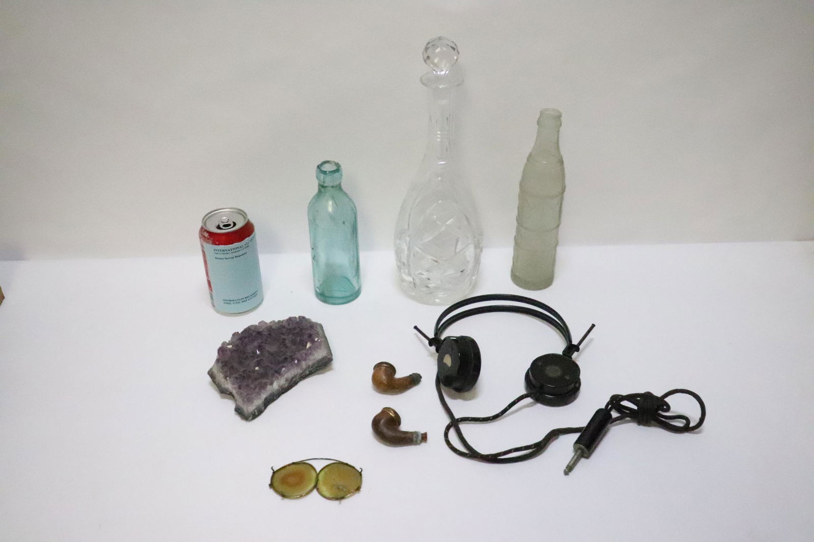 lot of misc.: Old bottles, old earring, phone, old sunglass (one glass damage), geo and more