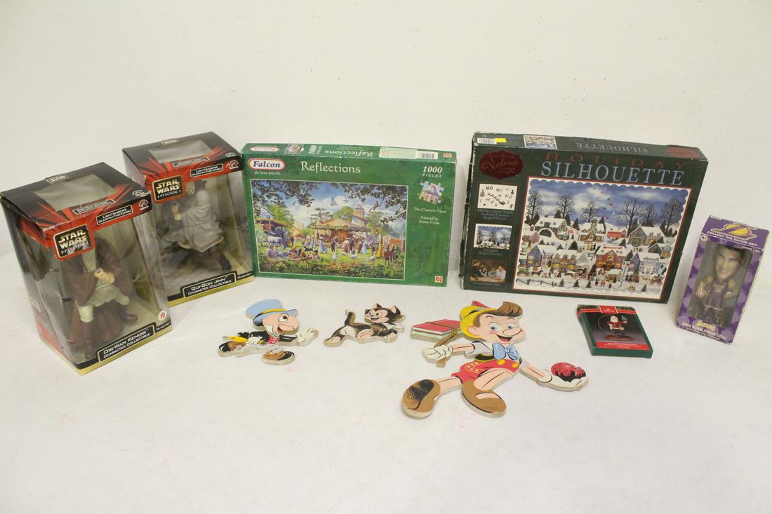 2 Star War figures, puzzles and more: 2 Star War figures, puzzles and more
