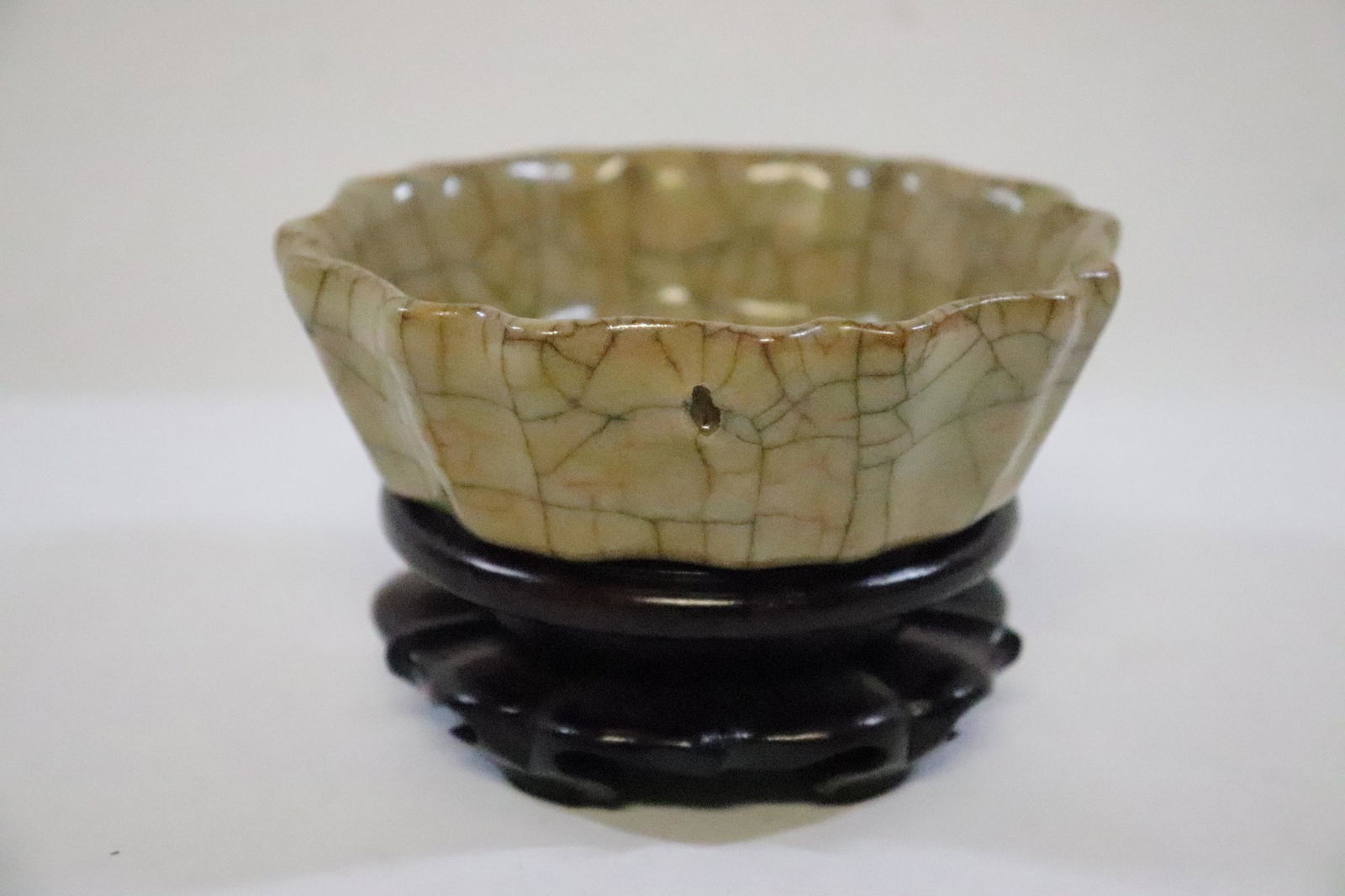 Chinese antique crackleware porcelain brush wash: A fine Chinese antique Song style crackleware porcelain brush wash, 1.45"Hx4.65"dia