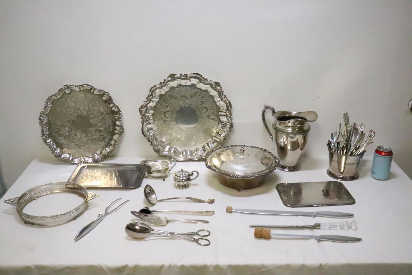 Large lot of fine silverplate pieces (1 of 11)