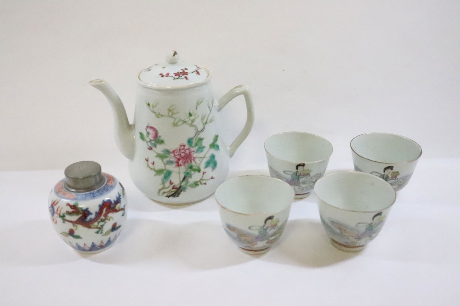Chinese vintage teapot, tea cups, & a tea caddy (1 of 11)