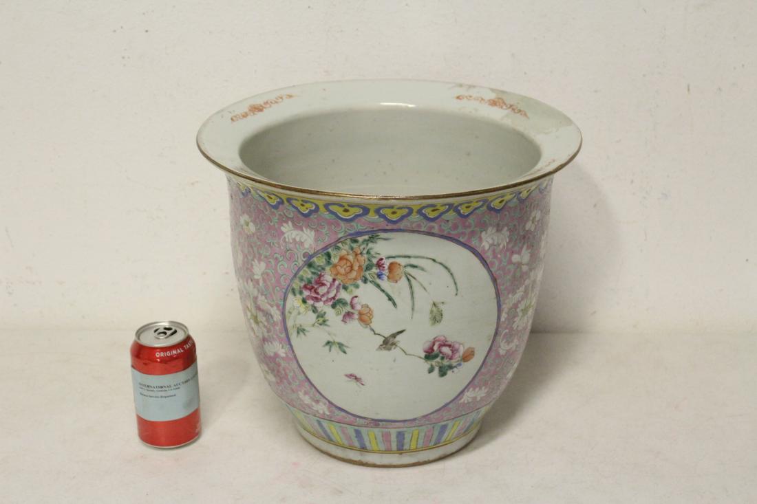 Chinese antique famille rose porcelain planter: Beautiful Chinese antique famille rose porcelain planter, 12.7"Hx14.5"dia
