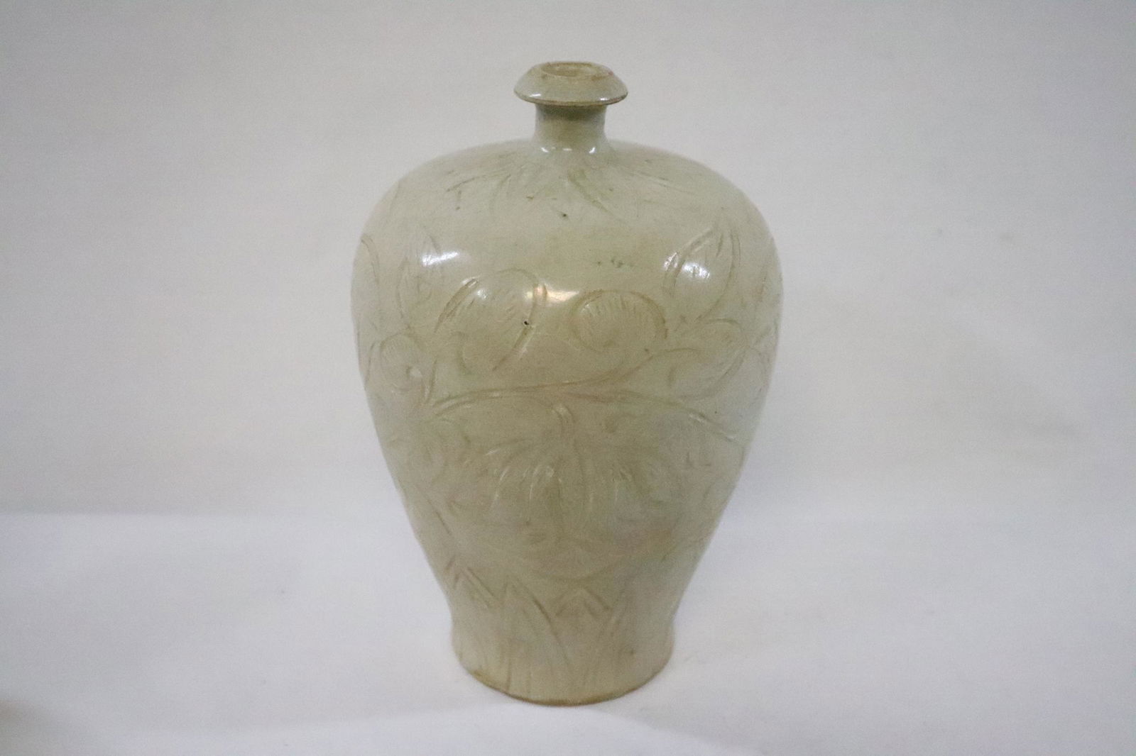 Chinese Song style white porcelain vase (1 of 10)
