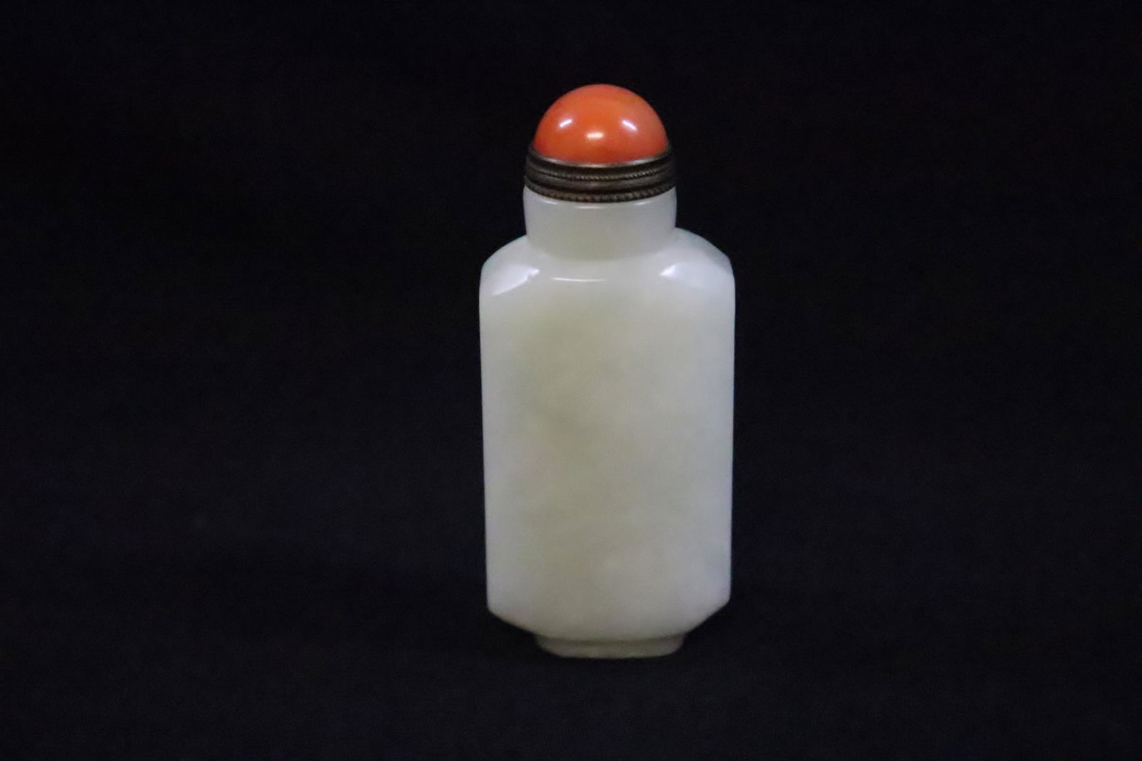 A very fine Chinese white jade carved snuff bottle (1 of 9)