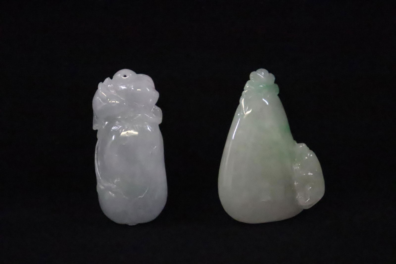 2 fine jadeite carved ornaments (1 of 9)