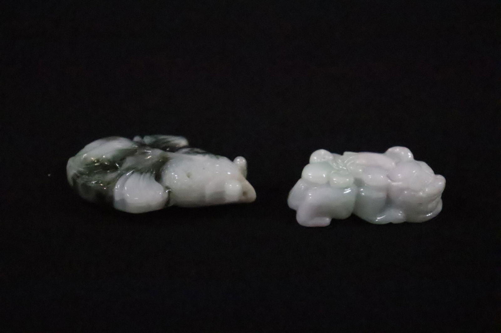 2 Chinese jadeite carved ornaments (1 of 9)