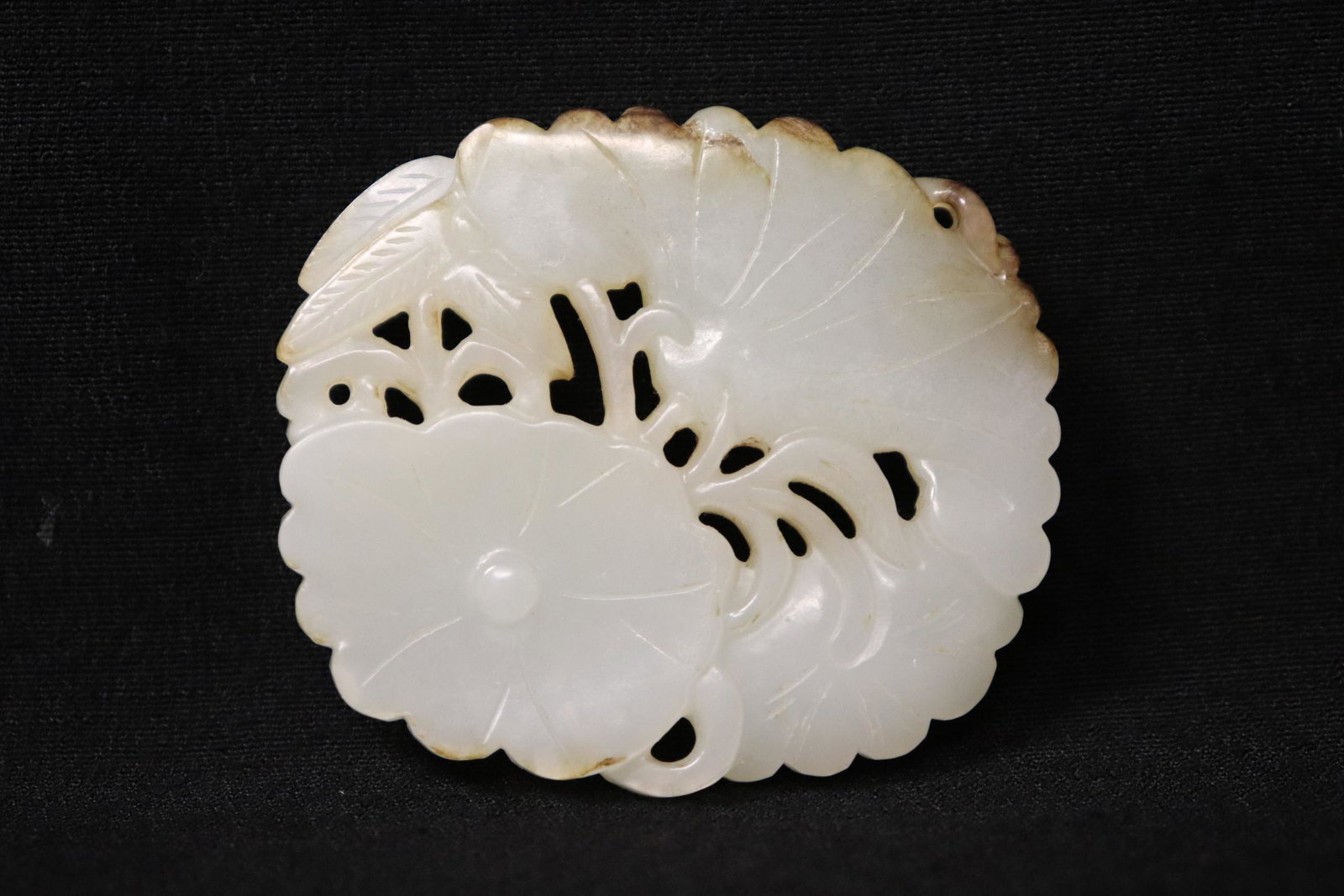 Chinese white jade carved plaque: Fine Chinese white jade carved plaque depicting lotus flowers, 2"x1.75"x0.2"
