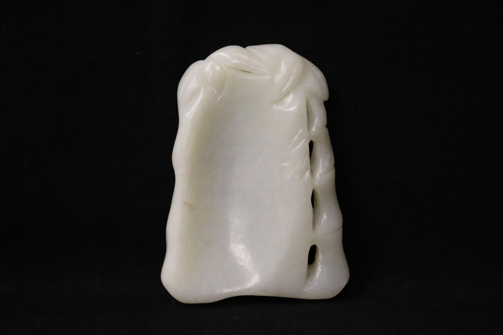 Rare Chinese white jade carved snuff dish (1 of 9)