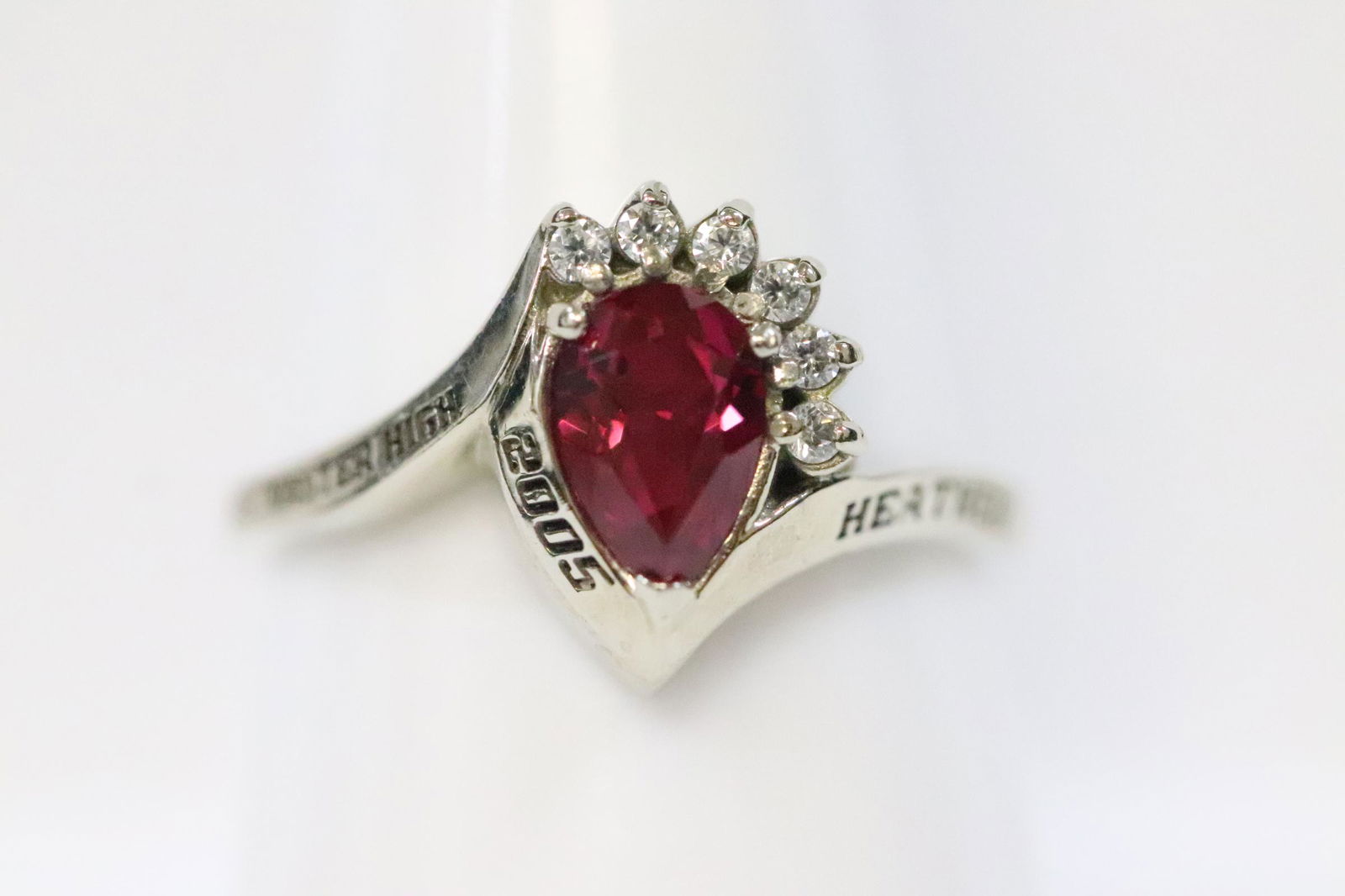 14K W/G ring w/ red stone & small diamonds (1 of 10)