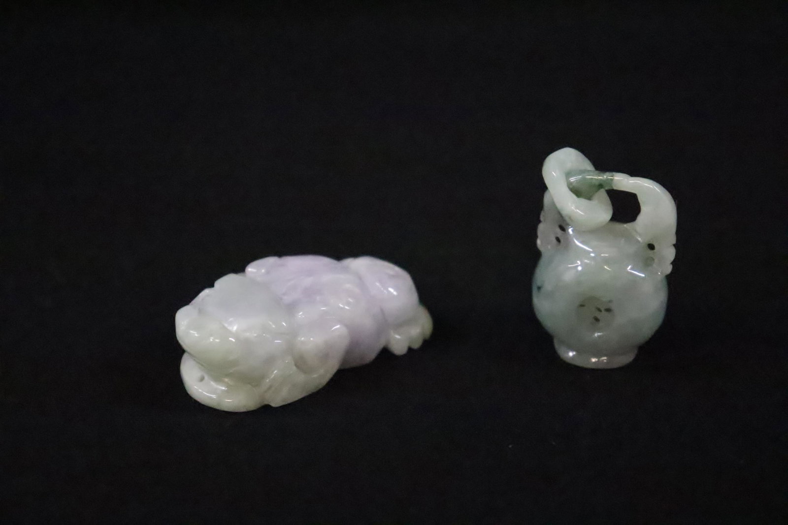 2 fine jadeite carved ornaments (1 of 10)