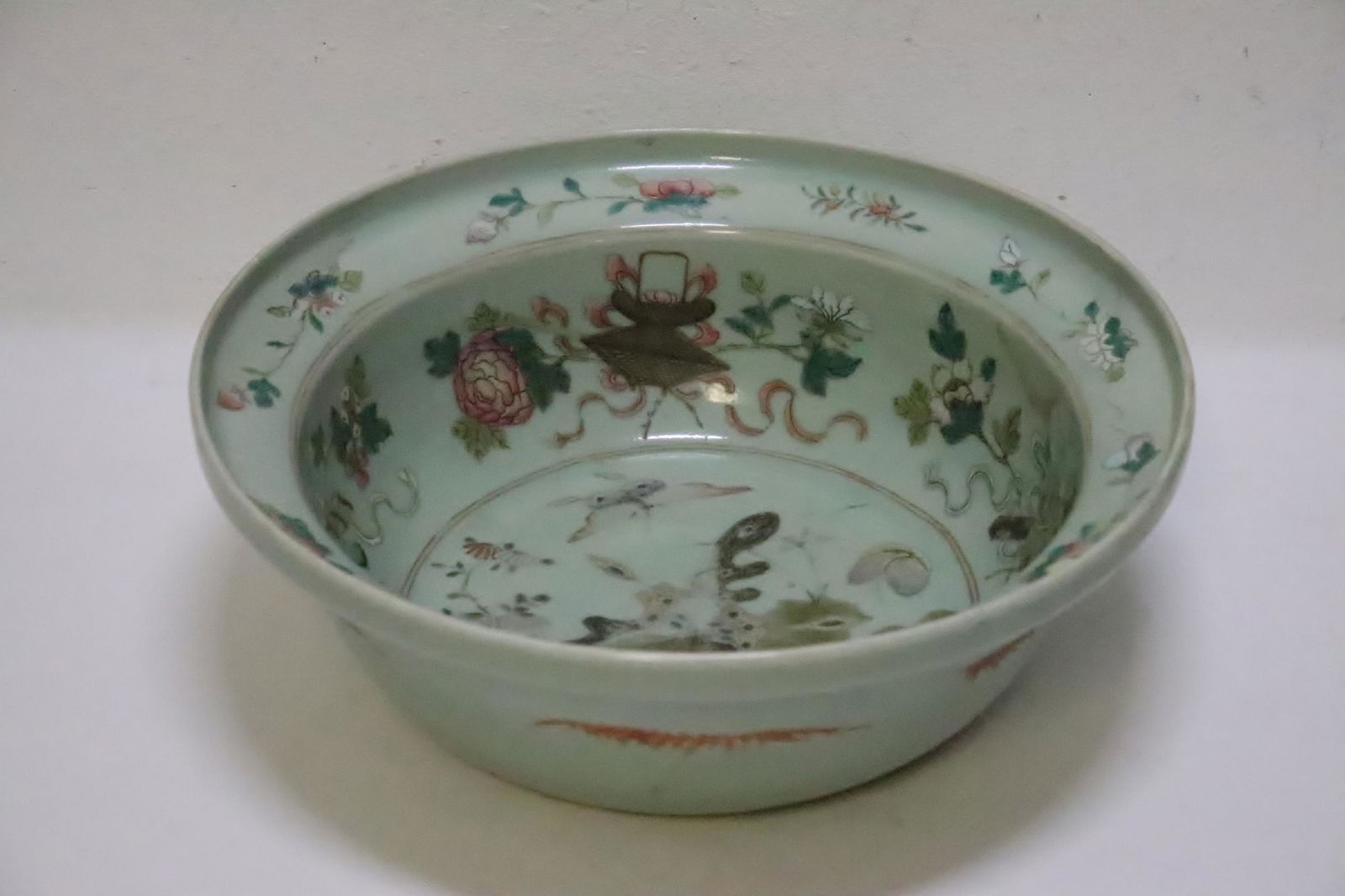 Chinese antique famille rose basin (1 of 10)